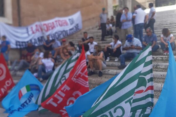Roma Metropolitane, la protesta in piazza del Campidoglio: “Un futuro per i lavoratori”