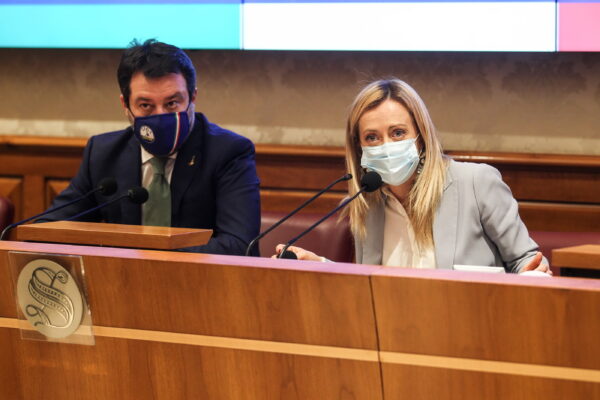 Che brutto spettacolo quella destra idiota che odia i vaccini