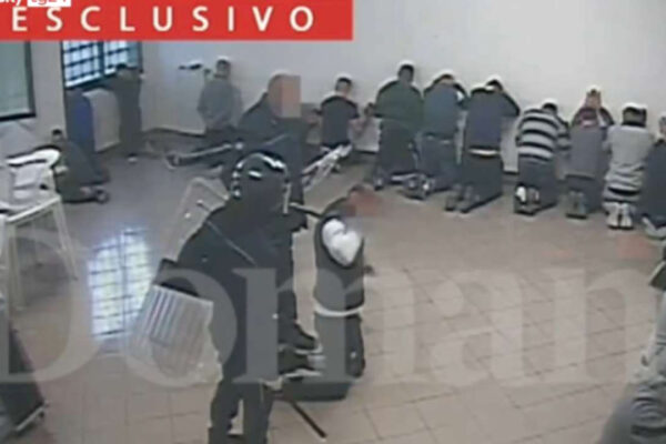 Mattanza in carcere, per il Gup l’udienza va avanti: nessuno stralcio