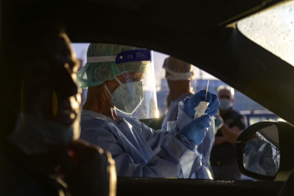 PORTO DI CIVITAVECCHIA
ESECUZIONE TEST RAPIDO TEST RAPIDI TAMPONE TAMPONI DRIVE-IN DRIVE IN DRIVEIN
COVID19 COVID 19 CORONAVIRUS CORONA VIRUS
AI PASSEGGERI IN PARTENZA PER LA SARDEGNA SU BASE VOLONTARIA
VOLONTARIO VOLONTARI