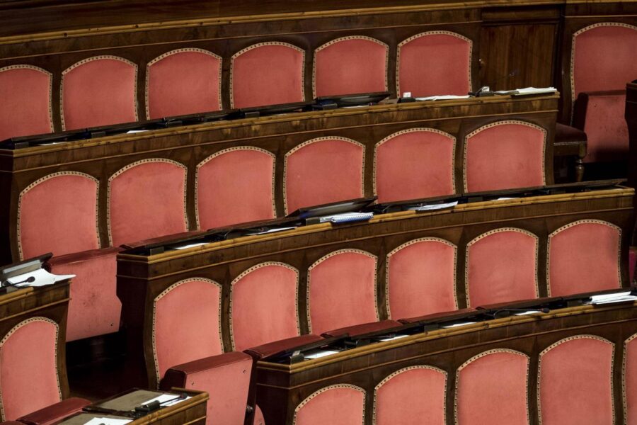 Senato e poltrone, la Costituzione a misura di like