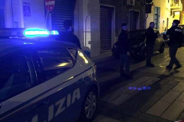 Spari contro locale della Movida napoletana, trovati sei bossoli: “Mai ricevuto minacce”