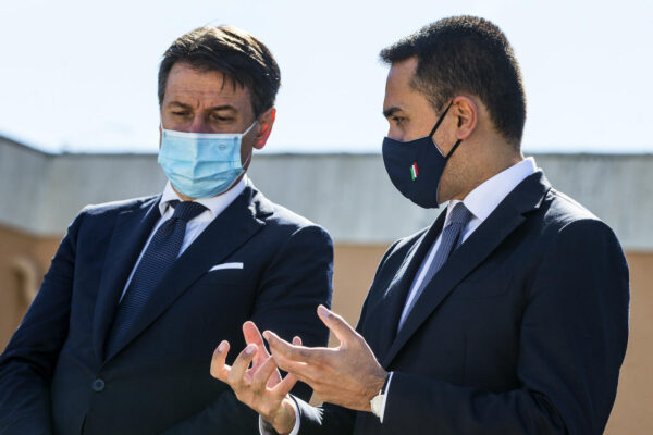 Conte, la strana idea di “dialogare” con i talebani: il leader 5 Stelle apre anche a Cina e Russia ma Di Maio lo stoppa