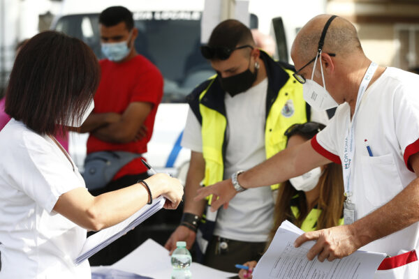 Foto Cecilia Fabiano/ LaPresse 
04 Agosto 2021 Roma (Italia)
Cronaca   :  
Campagna vaccinale anti Covid 19 itinerante con vaccino Janssen , la tappa al mercato di Ciampino 
Nella Foto : la compilazione e l’inserimento dei documenti per effettuare la vaccinazione vengono inseriti manualmente dopo  l’attacco hacker al sistema informatico della Regione Lazio 

Photo Cecilia Fabiano/ LaPresse 
August 04 , 2021  Roma (Italy) 
News  :  
Itinerant anti Covid 19 vaccination campaign with Janssen vaccine, the stop at the Ciampino market
In the Pic : the compilation and insertion of the documents to carry out the vaccination are entered manually after the hacker attack on the computer system of the Lazio Region