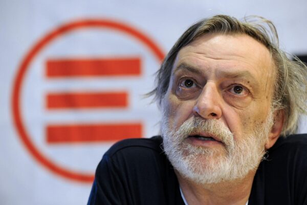 “Con il vaccino ci siamo giocati anche Gino Strada”, si ripete il disgustoso sciacallaggio dei No Vax