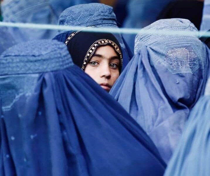 A Kabul i talebani stanno rapendo giovani donne per sposarle a forza