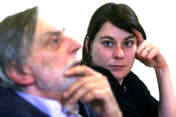 © Marco Merlini / LaPresse
16-04-2010  Roma
Politica
Sede della Stampa Estera, conferenza stampa del fondatore di Emergency, Gino Strada
Nella foto  Gino Strada con la figlia, la presidente di Emergency, Cecilia Strada

© Marco Merlini / LaPresse
Rome, 04-16-2010
Politic
Foreign Press Association, press conference of the Emergency founder, Gino Strada
In the photo  Gino Strada and the Emergency president, Cecilia Strada