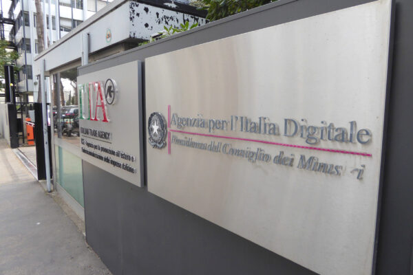 Documenti digitali, è boom ma bisogna dire stop ai falsi