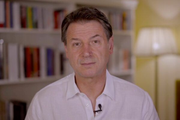 Conte eletto presidente del M5s: “Restituiamo dignità alla Politica con la P maiuscola”