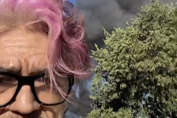 Incendio Milano, Mahmood tra i residenti in fuga. Morgan: “Stavamo andando a fuoco”