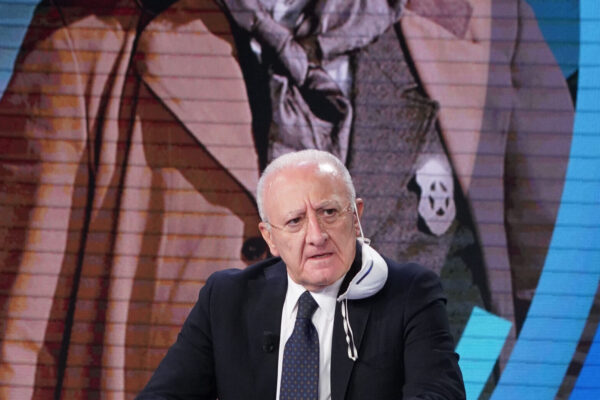 De Luca fa lo sceriffo anche sulla legge elettorale: partiti e cittadini finiscono nell’angolo