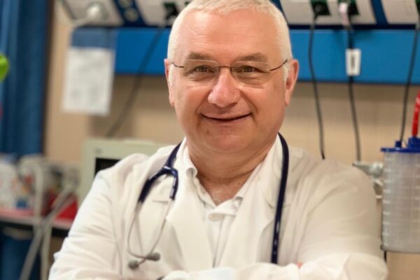 Variante Delta nei bambini, il pediatra: “Quali sono i sintomi e i vantaggi dei vaccini”