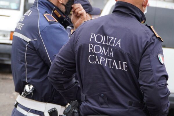Incidente sull’Ardeatina, travolto e ucciso da un’auto a 43 anni