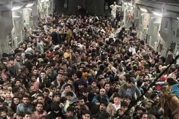 Accogliamo i nostri fratelli afghani: li abbiamo traditi, ora non abbandoniamoli