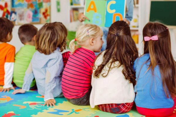 Asili nido, Napoli e la Campania ultime in Italia: “La lotta alle mafie parte dalla scuola”