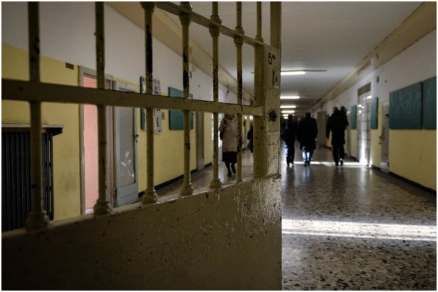 “Può morire da un momento all’altro”: i casi dei detenuti che rischiano la vita ignorati dal Tribunale di Sorveglianza