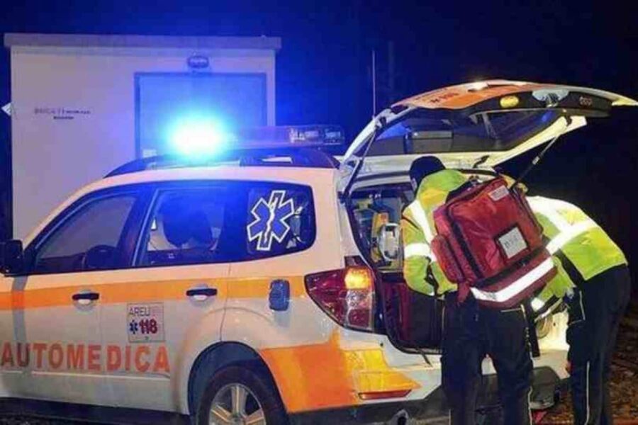 “Se muore do fuoco a voi e all’ambulanza”, parente aggredisce sanitari durante le manovre salvavita