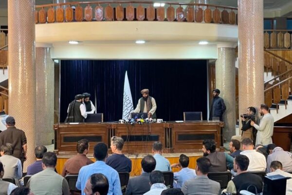 Amnistia e donne al governo (ma nel rispetto della Sharia): le prime promesse dei Talebani dopo la riconquista di Kabul