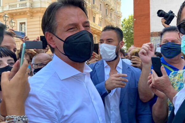 Il politologo e la crisi d’identità del M5S: “L’ambiguità di Conte serve solo a raccattare voti” Il politologo e la crisi d’identità del M5S: “L’ambiguità di Conte serve solo a raccattare voti”