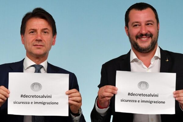 Lega e 5 Stelle si corteggiano uniti in piazza? Il ritorno al 2018 contro l’Europa “cattiva e guerrafondaia”
