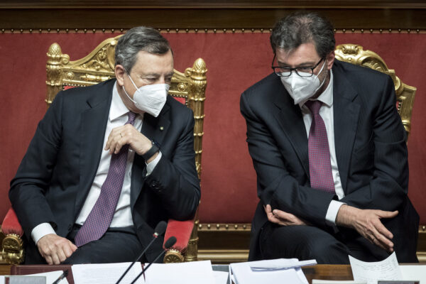 Foto Roberto Monaldo / LaPresse
27-04-2021 Roma
Politica
Senato – Comunicazioni del Presidente del Consiglio Mario Draghi sul Recovery plan
Nella foto Mario Draghi, Giancarlo Giorgetti

Photo Roberto Monaldo / LaPresse 
27-04-2021 Rome (Italy) 
Senate – Communications by Prime Minister Mario Draghi on the Recovery plan  
In the pic Mario Draghi, Giancarlo Giorgetti