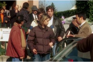 @Andrea Busi/Lapresse 15-02-2001 Novi Ligure Italia Interni Delitto Novi Ligure Nella foto: ERIKA DE NARDO con l’amico OMAR all’uscita della sua abitazione dopo il sopralluogo con la polizia