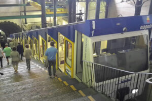 Disastro funicolari a Napoli, ancora uno stop alla Centrale: flop totale del trasporto pubblico