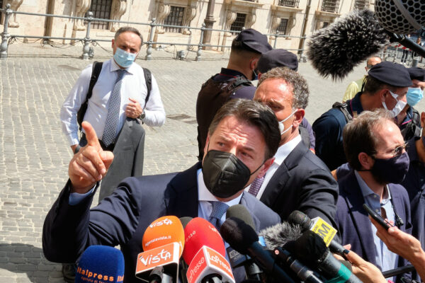 Foto Mauro Scrobogna /LaPresse
19–07-2021 Roma, Italia
Politica
Palazzo Chigi – Governo – Draghi Conte
Nella foto: l’ex Presidente del Consiglio e leader del M5S Giuseppe Conte davanti a Palazzo Chigi dopo l’incontro con il Presidente Mario Draghi

Photo Mauro Scrobogna /LaPresse
July 19, 2021  Rome, Italy
Politics
Palazzo Chigi – Government – Draghi Conte
In the photo: former Prime Minister and leader of M5S Giuseppe Conte in front of Palazzo Chigi after meeting with President Mario Draghi