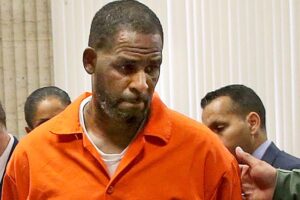 Chi è R. Kelly, il rapper di ‘I believe I can fly’ accusato di essere un predatore sessuale