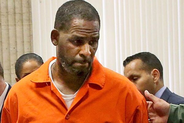 Chi è R. Kelly, il rapper di ‘I believe I can fly’ accusato di essere un predatore sessuale