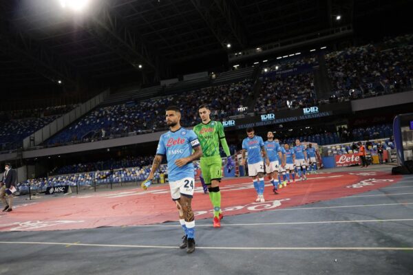 Caos Napoli, in campo mancano i giocatori e a Palazzo San Giacomo non c’è più nessuno