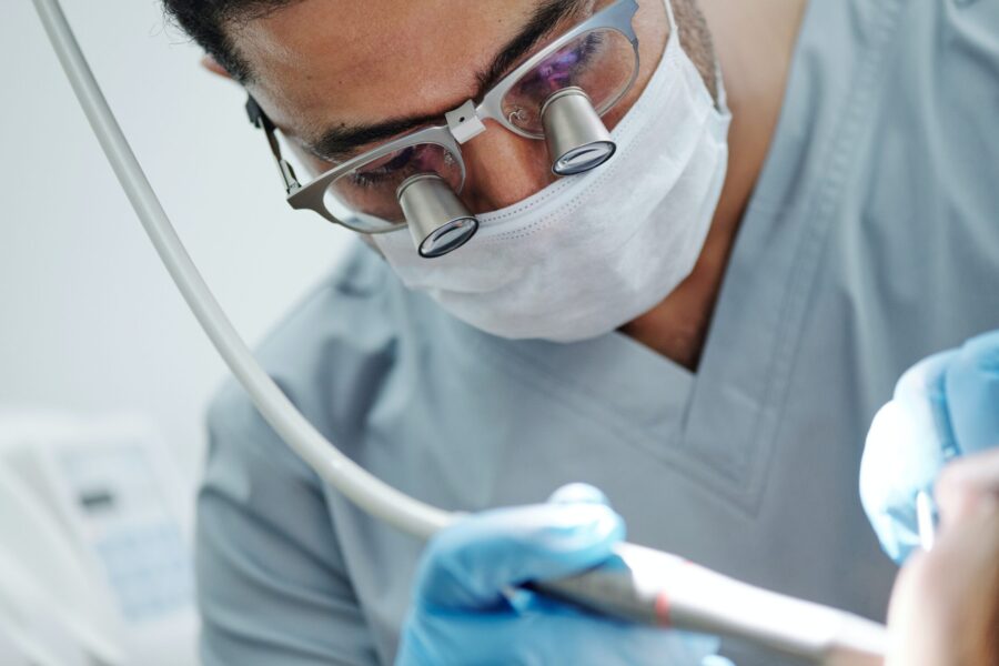 Tenta di violentare una minorenne, dentista sotto inchiesta