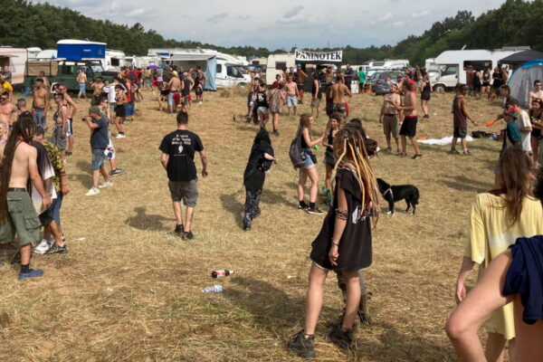 Ragazza trovata morta sotto gli ulivi: “Forse un’altra vittima del rave party”