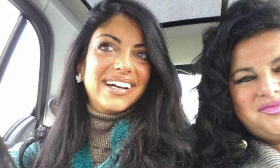 Il giallo della morte di Tiziana Cantone, medico: “E’ stata strangolata, suicidio fu messa in scena”