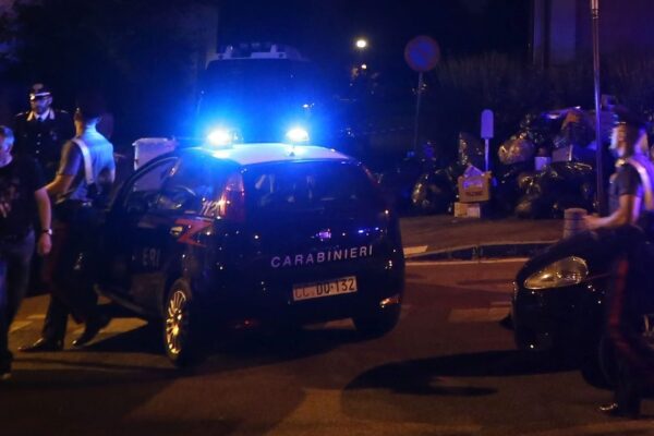 Agguato a Napoli, ferito a colpi di pistola in strada: la vittima ha 44 anni