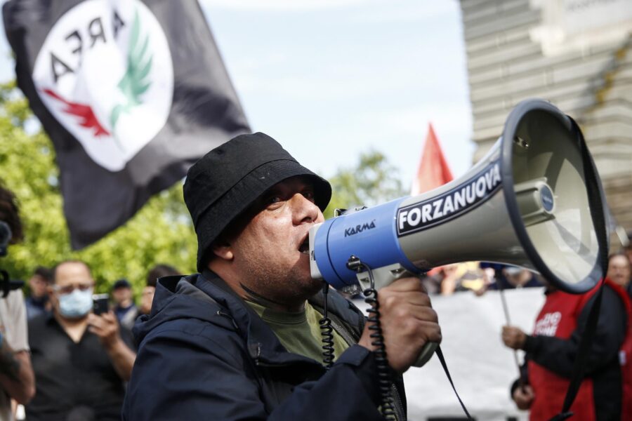 La fake news di Forza Nuova sul leader-ultrà: “Arrestato Castellino”, ma era solo una perquisizione