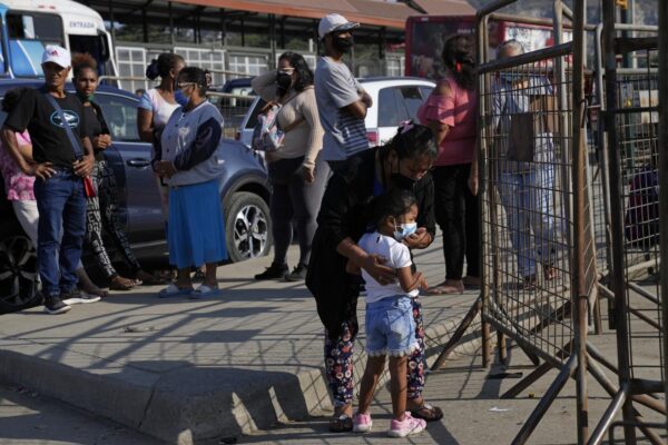 Scontro fra bande criminali in carcere, massacro in Ecuador: 30 morti e 47 feriti