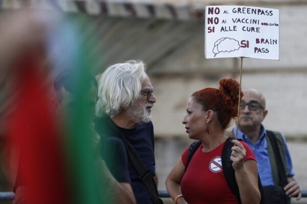 Cosa vi spinge davvero a condannare i no vax