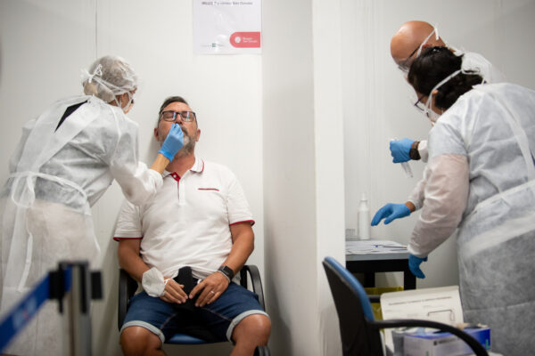 Foto  Claudio Furlan/LaPresse
30 Agosto 2021 Milano Italia
News
Tamponi su base volontaria per chi torna da Sicilia e Sardegna presso l’aeroporto di Linate

Photo  Claudio Furlan/LaPresse
August 30, 2021 Milano, Italy
News
Swabs on a voluntary basis for those returning from Sicily and Sardinia to Linate airport