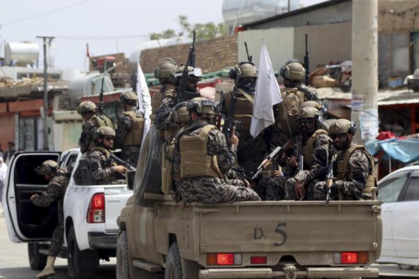 Kabul e l’esportazione della democrazia: il dilemma tra idealismo e realismo