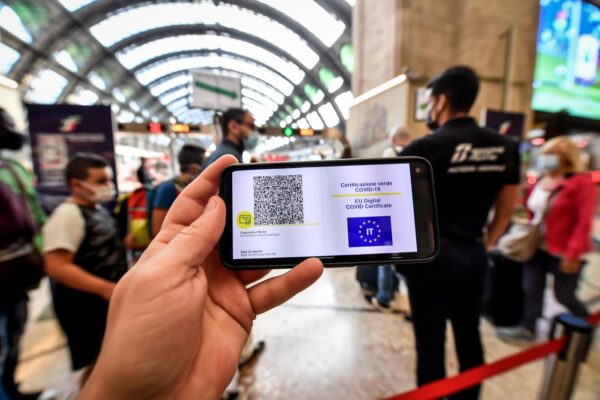 Green Pass per tutti i lavoratori, maggioranza ancora divisa: Draghi cerca la sintesi