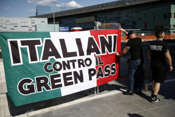 Perché la Lega è contro il green pass e cosa sta succedendo nel governo