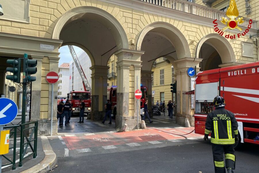 Incendio a Torino, domate le fiamme durante la notte 