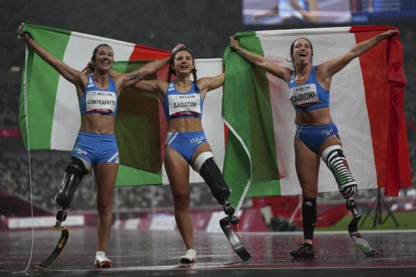 Chi sono Caironi, Contrafatto e Sabatini, storica tripletta nei 100 metri alle Paralimpiadi di Tokyo