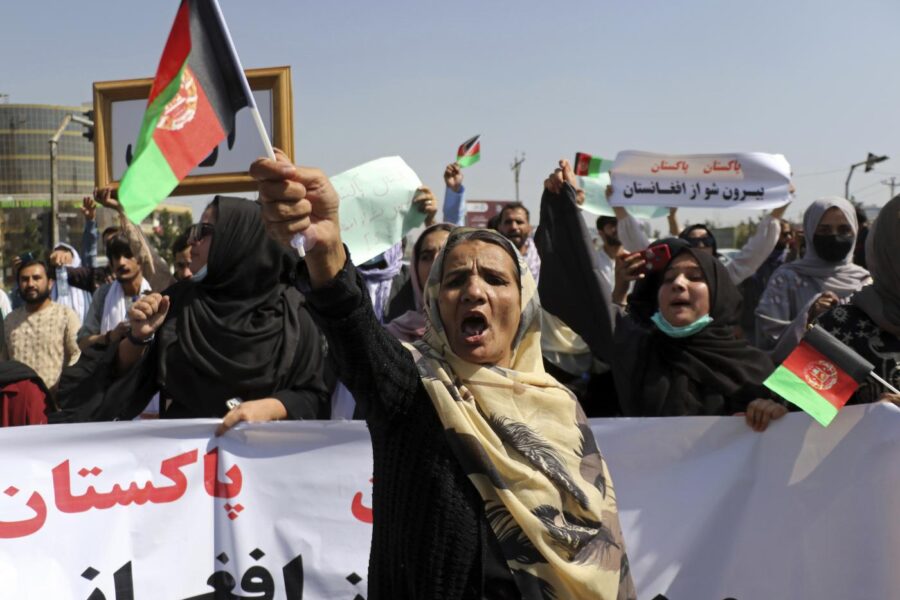 Afghanistan, il diktat dei talebani alle donne: “Niente sport, espone il loro corpo”