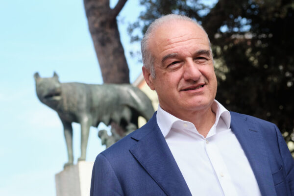 Esponenti di Casa Pound nella lista di Michetti, la polemica: “Come amministrerà una città antifascista?”