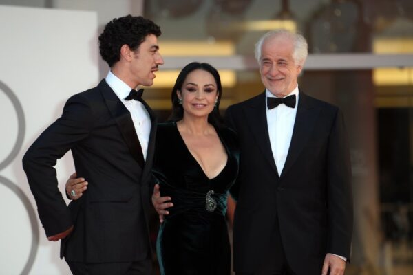 Qui rido io, l’irresistibile Scarpetta di Martone e Servillo a Venezia