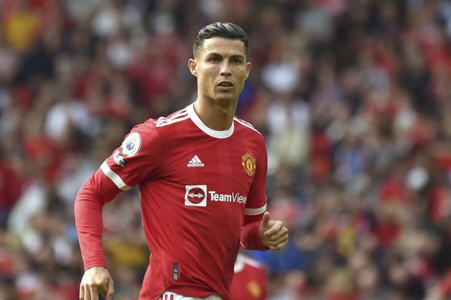 La ‘capra’ Cristiano Ronaldo sconfitta dalle pecore: il fuoriclasse in fuga dalla villa milionaria