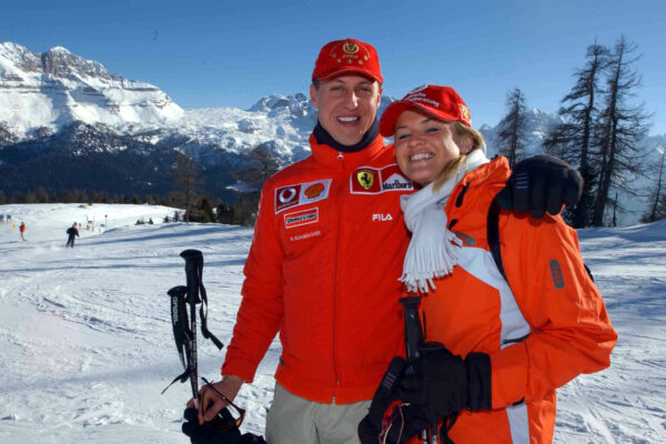 ©ANGELO ORSI/LAPRESSE
16-01-2003 MADONNA DI CAMPIGLIO
SPORT MOTORI
WROOM
NELLA FOTO: MICHAEL SCHUMACHER E LA MOGLIE CORINNA