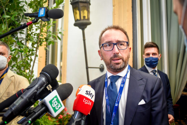 Per la Consulta l’ergastolo è incostituzionale, ci pensa Bonafede: “Buttiamo la chiave”